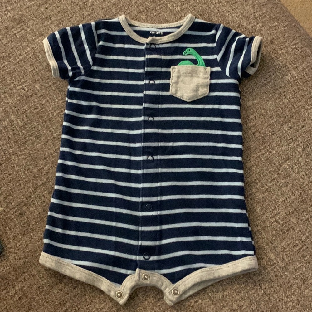 🌺 Carter’s Striped Dinosaur Romper. 6 months. Good condition!